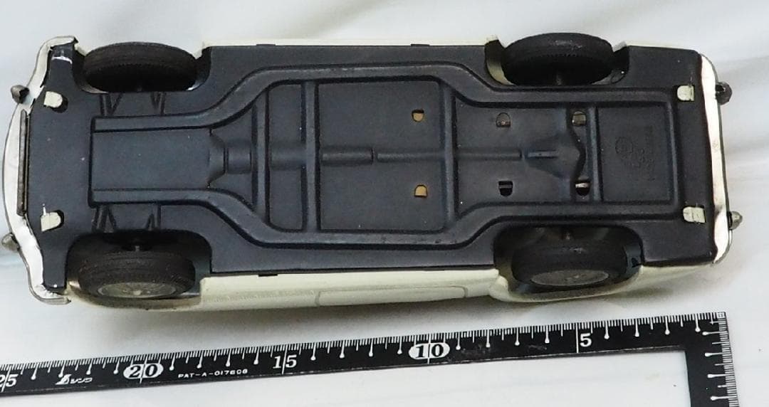 旭玩具【MG MGA 1600カブリオレ 白】ブリキ tin toy car箱無