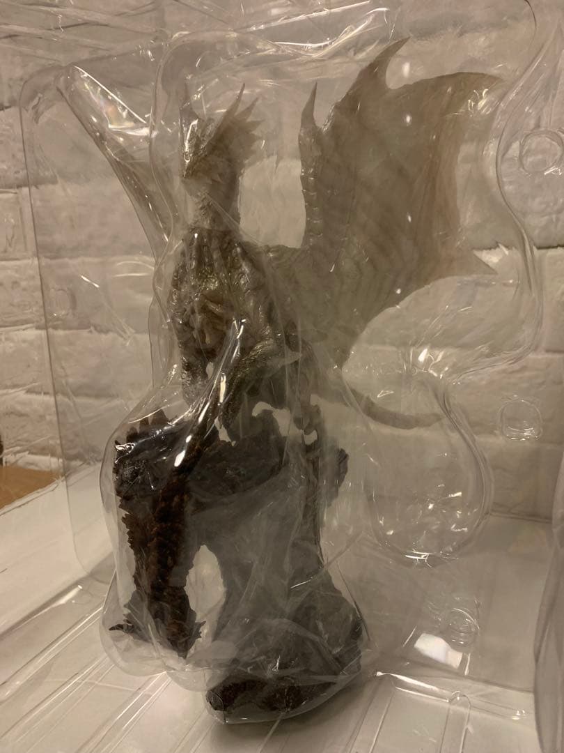 【絶版希少】モンスターハンター　クリエイターズモデル　クシャルダオラ　脱皮