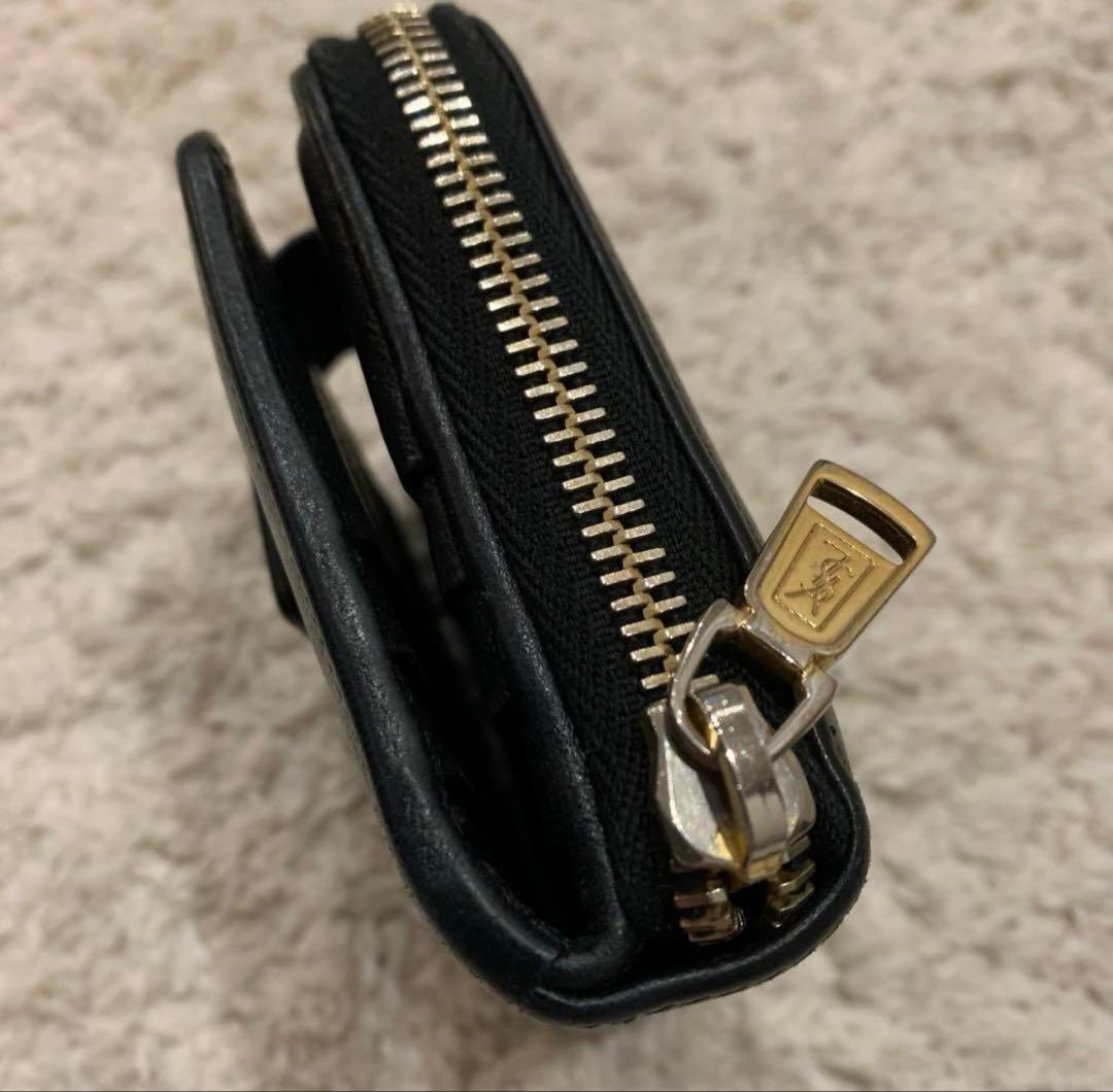 Yves Saint Laurent 二つ折り財布