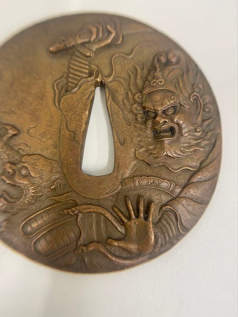 迫力の逸品　鐔鍔つば　『陽光刻』　在銘　鬼鐘馗図