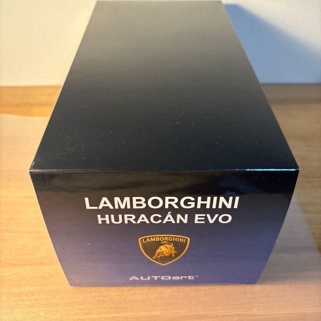 オートアート　ランボルギーニ　ウラカン　EVO 1/18 ミニカー　レッド