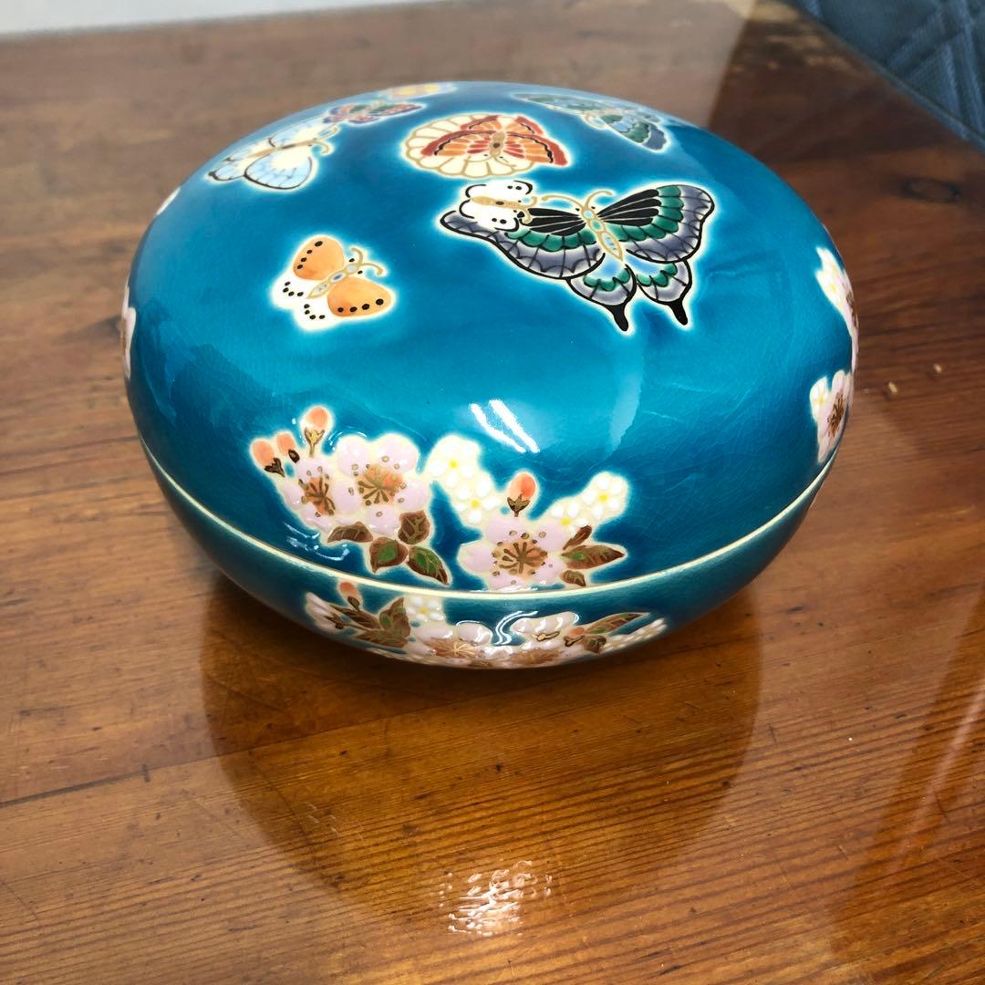 天皇皇后両陛下　翠玉婚記念　手塚石雲作　ボンボニエール　翠玉櫻蝶文喰籠　花蝶窯