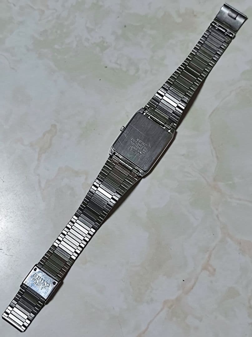 SEIKO クォーツ 腕時計 スクエア ブラック文字盤