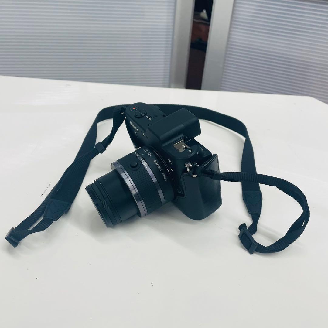 Nikon 1 一眼レフカメラ 黒 ストラップ付き ジャンク品 Nikon 1 一眼