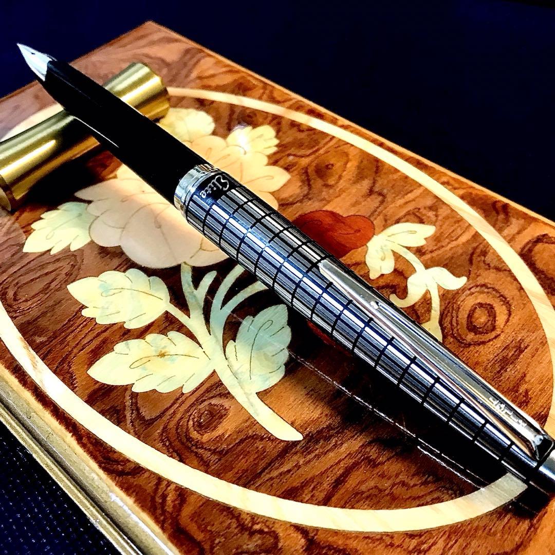 ☆最極上美品☆素晴らしいパイロットエリート万年筆格子柄（F)18K☆希少