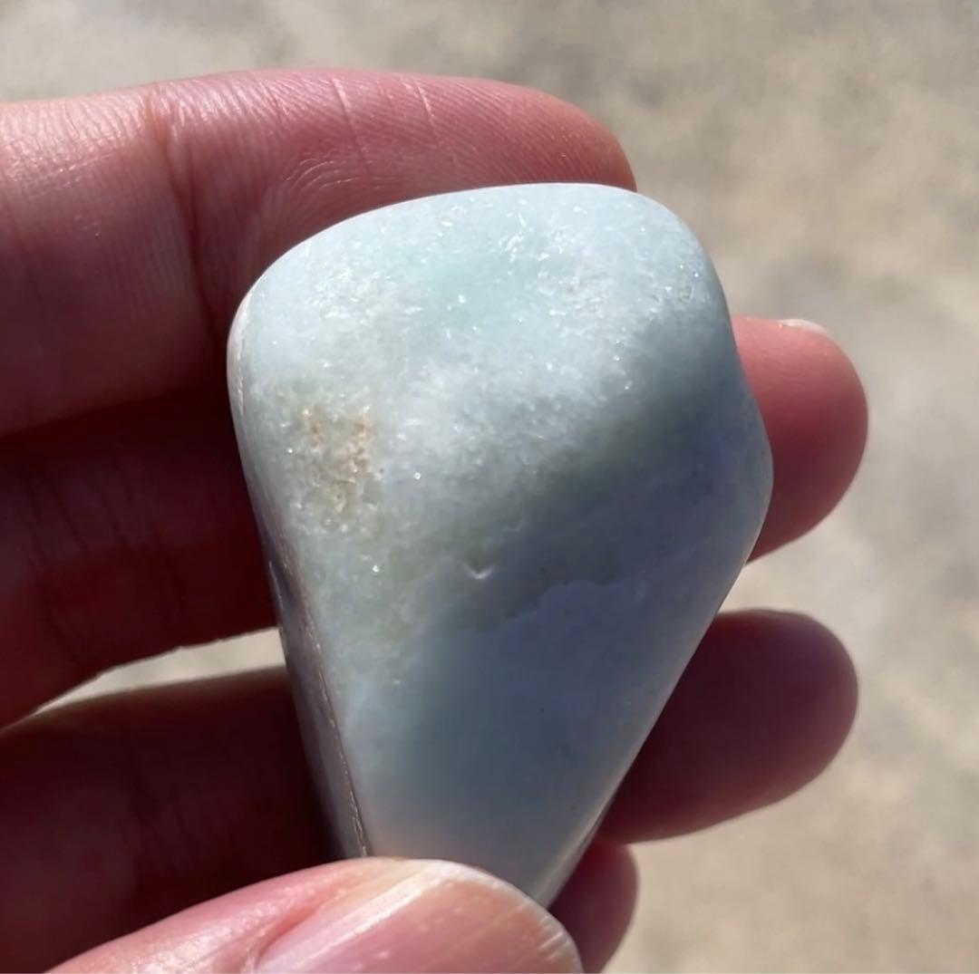 糸魚川翡翠 ヒスイ 原石 69g 薄い緑×黒×白