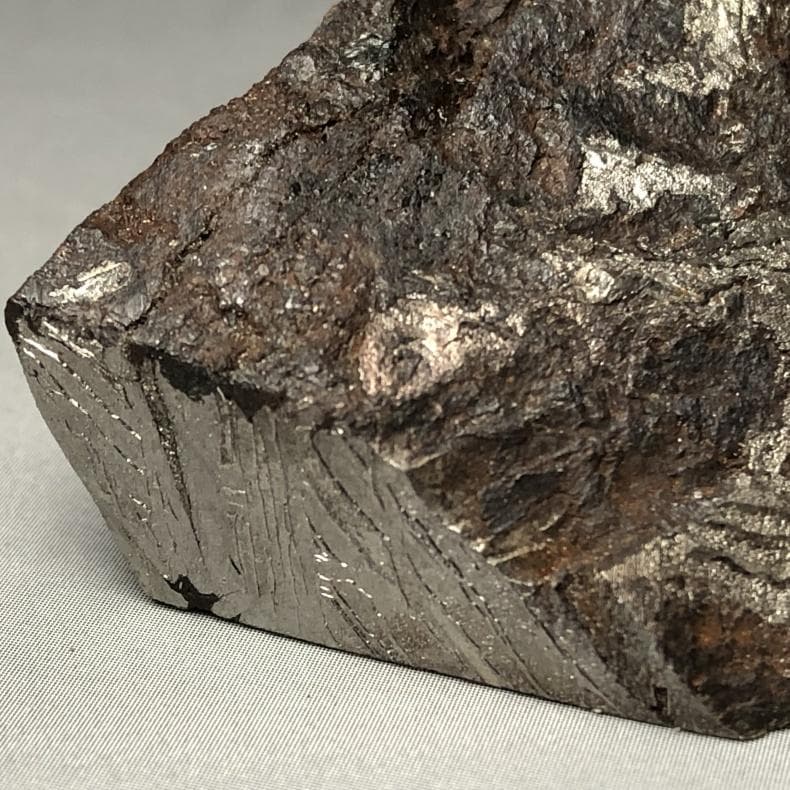 隕石 鉄隕石 アルタイ隕石 原皮付き 原石 重さ約105g