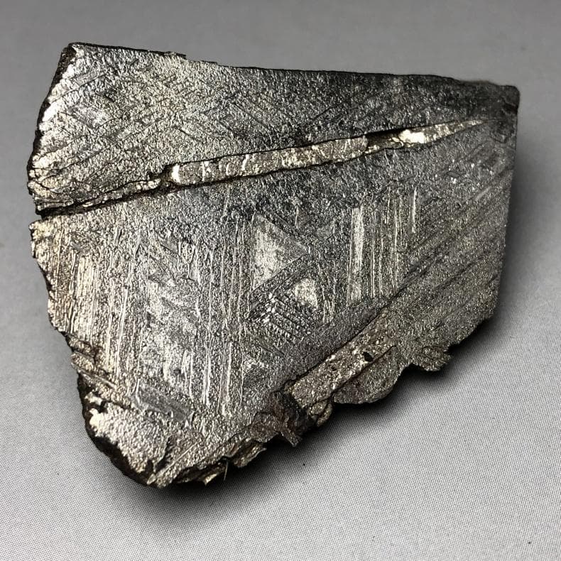 隕石 鉄隕石 アルタイ隕石 原皮付き 原石 重さ約105g