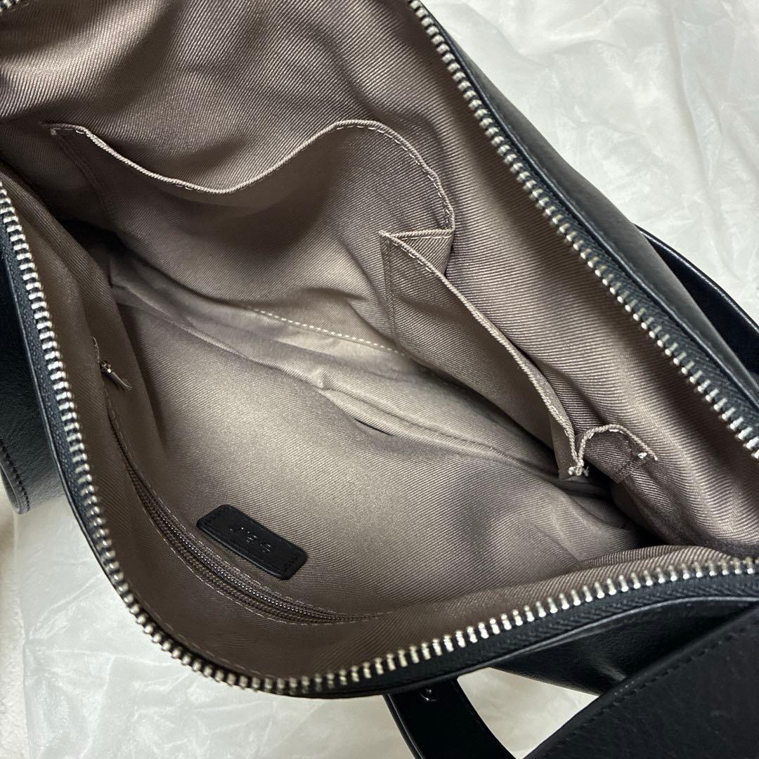 ear ショルダーバッグ