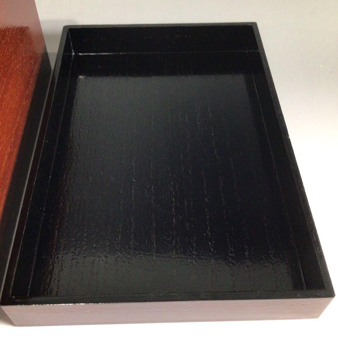 Ｐ２３２　茶箱　『桐木地』『溜塗』『茶碗　棗　茶筅　振出　茶巾筒』　紙箱　茶道具