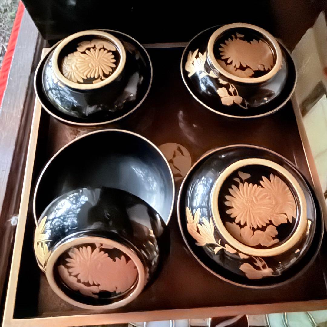 2215様感謝‼️めでたい吉兆JAPAN 特産　輪島塗天然木『菊&蝶』金縁黒椀2客