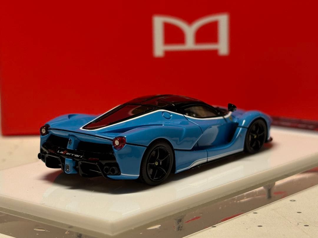 DMH 1/64 ラフェラーリ ブルー×ホワイトストライプ