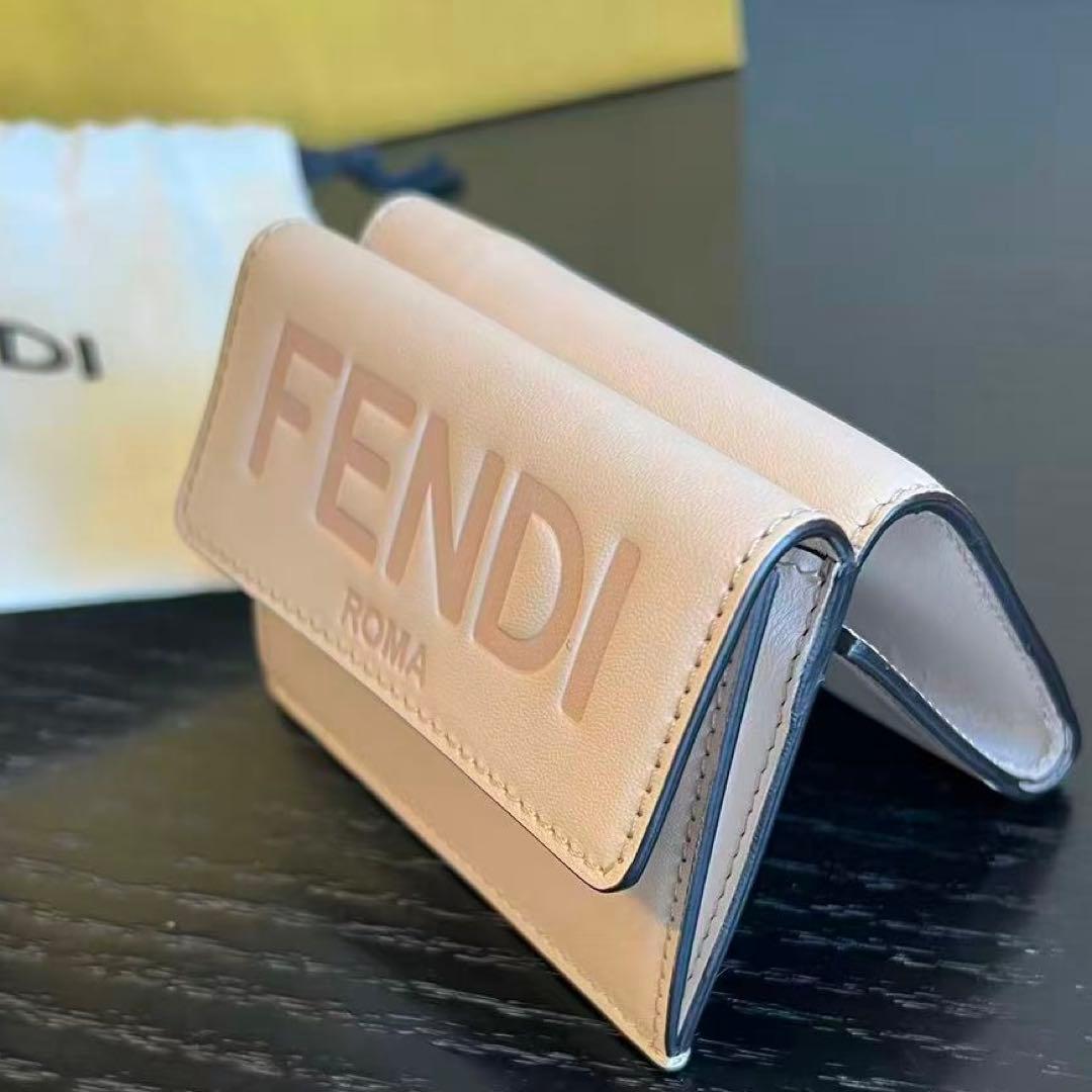 k*a様 新品10万 FENDI　エンボスロゴ 三つ折り財布 / コンパクト ウ