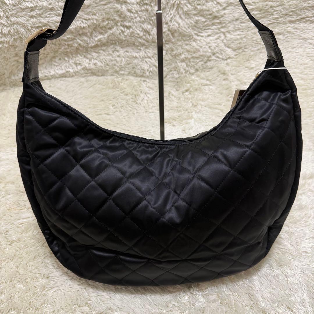新品タグ付き✨ラシット　キルティングラウンドビッグショルダーバッグ　黒　肩掛け
