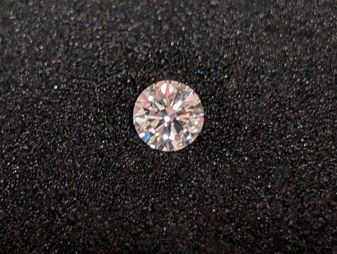 0.31ct 4.3mmラウンド ラボグロウンダイヤモンド D VS2 IGI