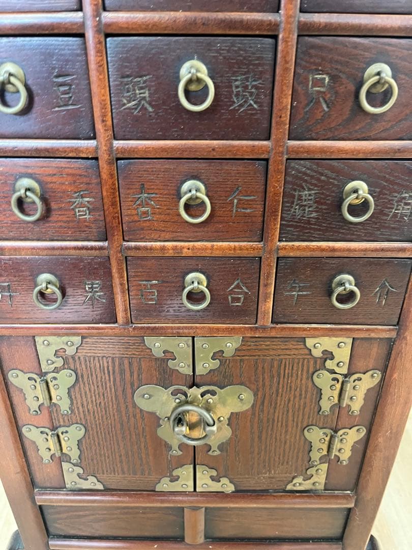 李朝家具 魚錠前付き 彫文字 ヤクジャン 薬箪笥 小引き出し 韓国朝鮮