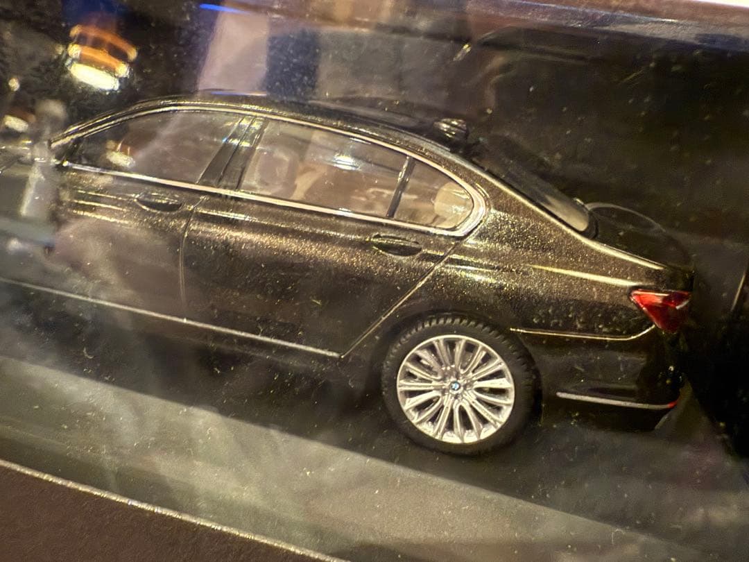 BMW 7 Series ミニカー ギフトボックス入り　1/43 ブラック
