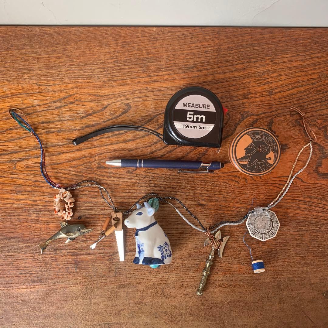 妻の作った 古物のガーランド ミノタウロスのまわりで製作していた男