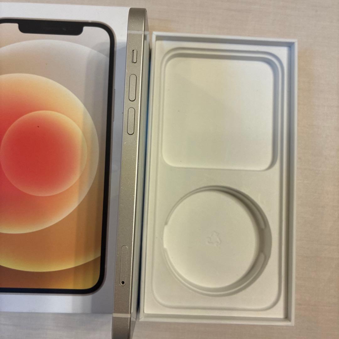 iPhone12 128GB カラー白 バッテリー82% SIMロックなし Apple iPhone12