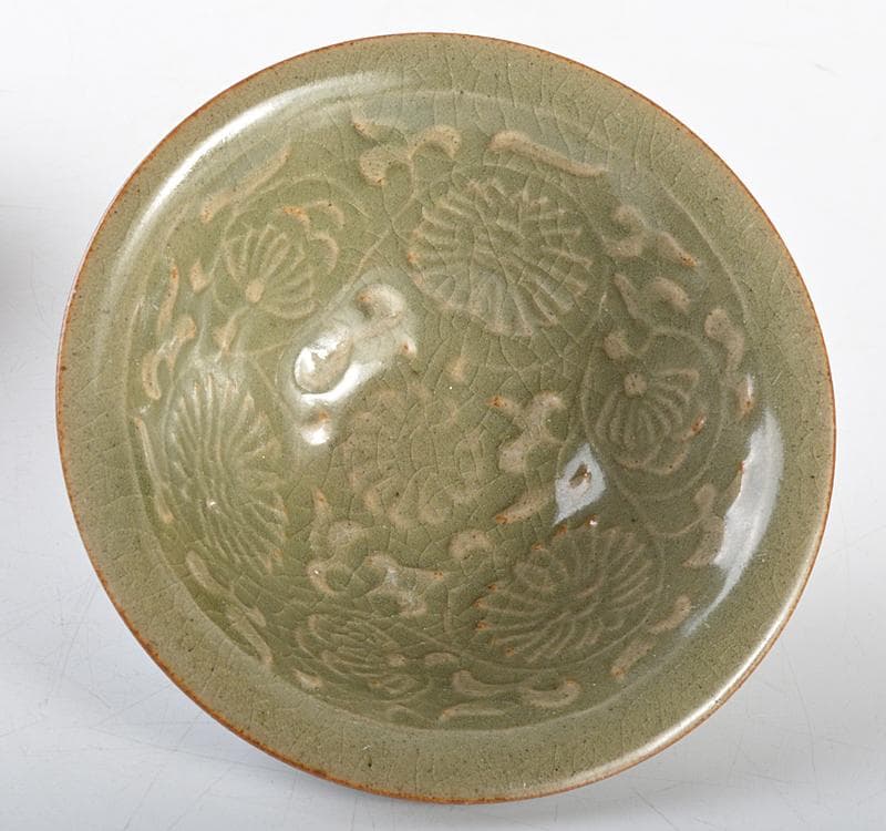 中国　龍泉窯青磁　刻花卉文鉢　茶碗　一対　V　R4690