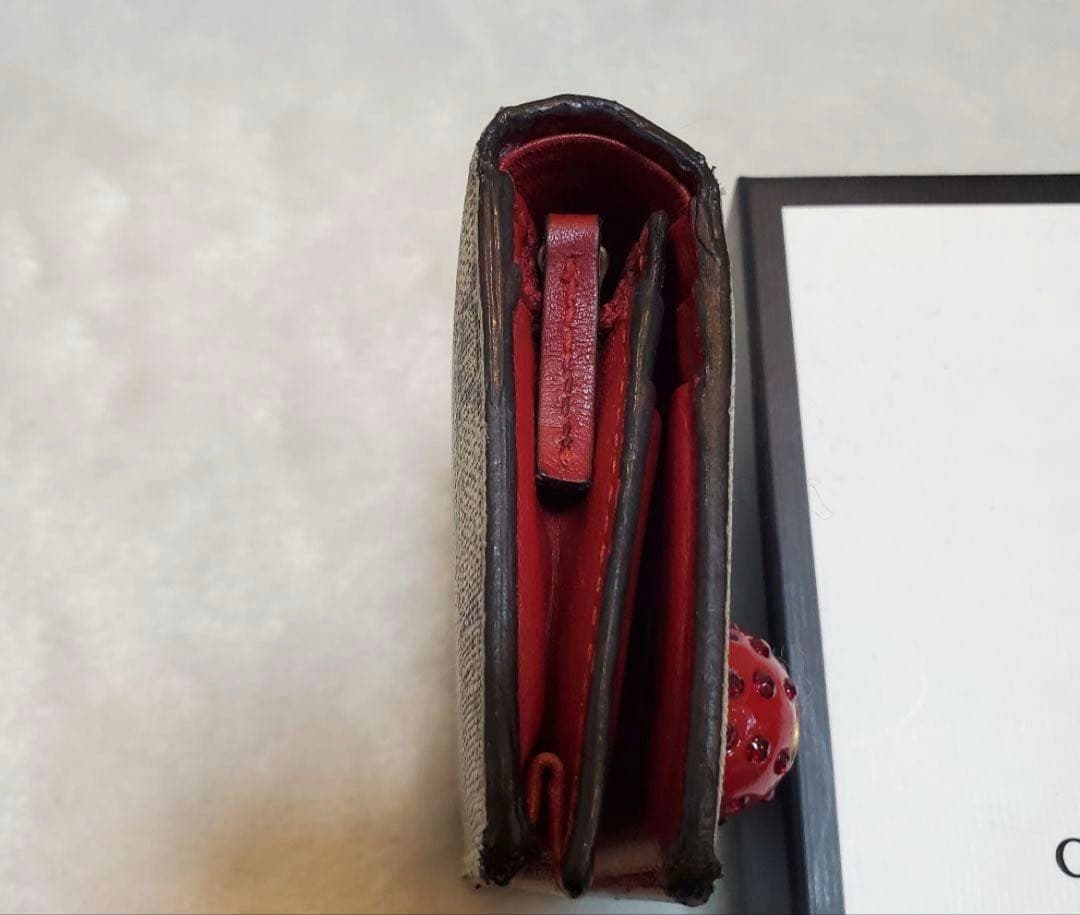 美品 グッチ GGスプリーム 2つ折り財布 チェリー インターロッキング