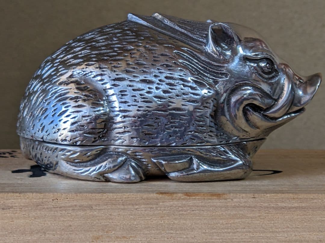 ♦高岡銅器 渡辺景秋作 蝋型鋳銀 干支亥 盒子 銀製品 銀価格511円 美術品