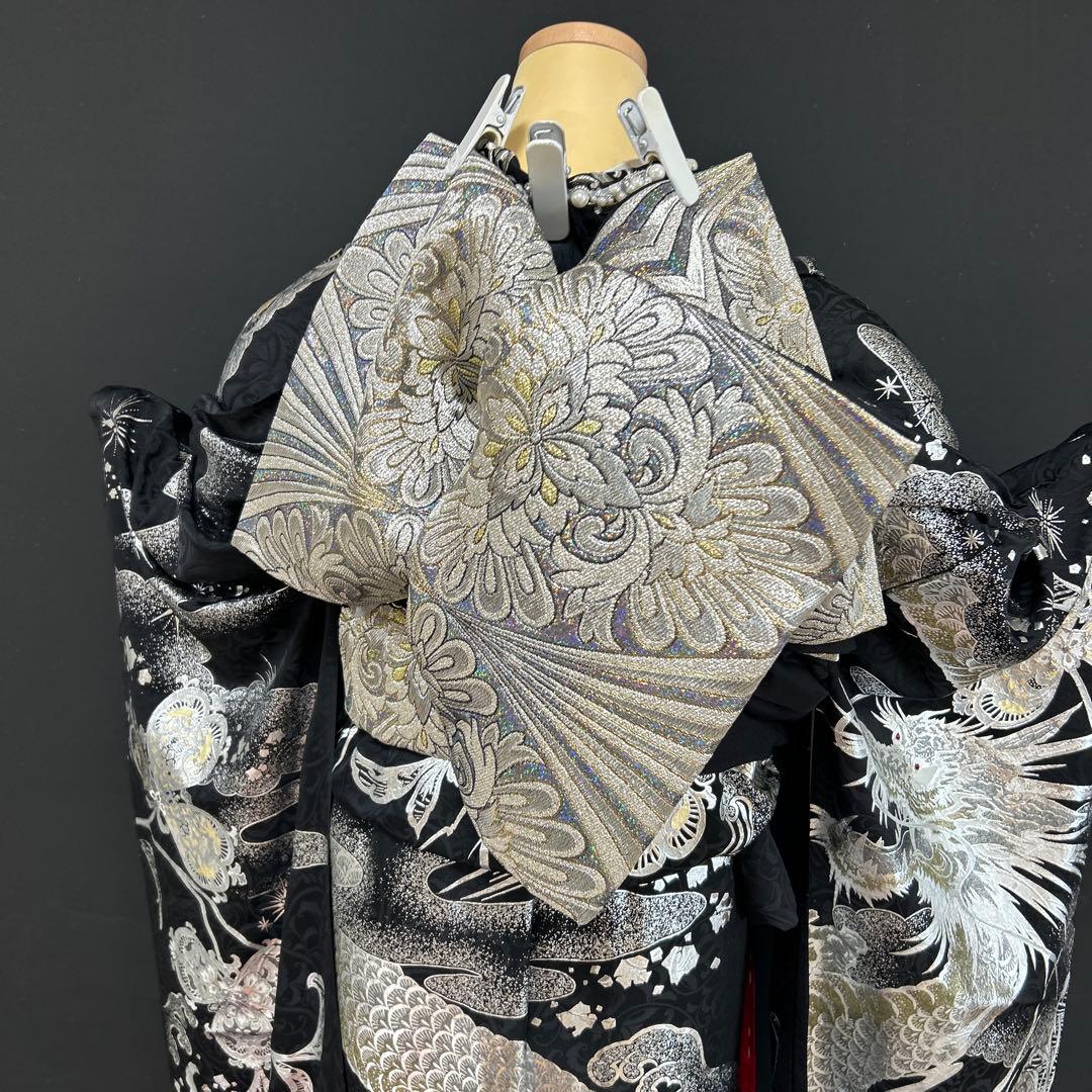 関芳黒地の銀彩龍の柄の振袖フルセット