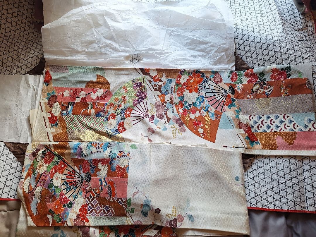 120万円の振袖60万円の帯豪華絢爛