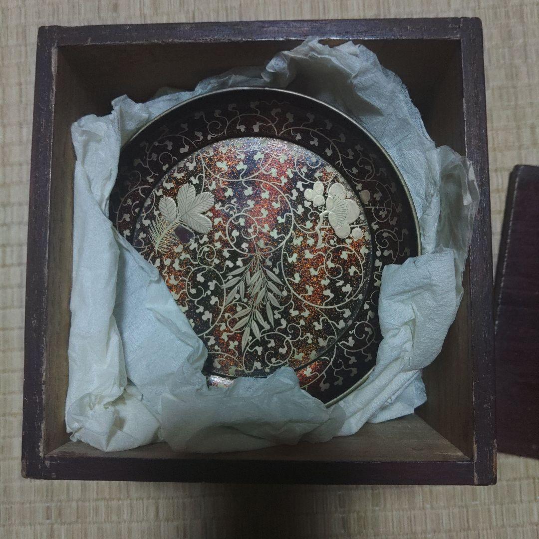 漆芸　蒔絵と沈金の唐草模様の菓子皿　8枚組　古箱付