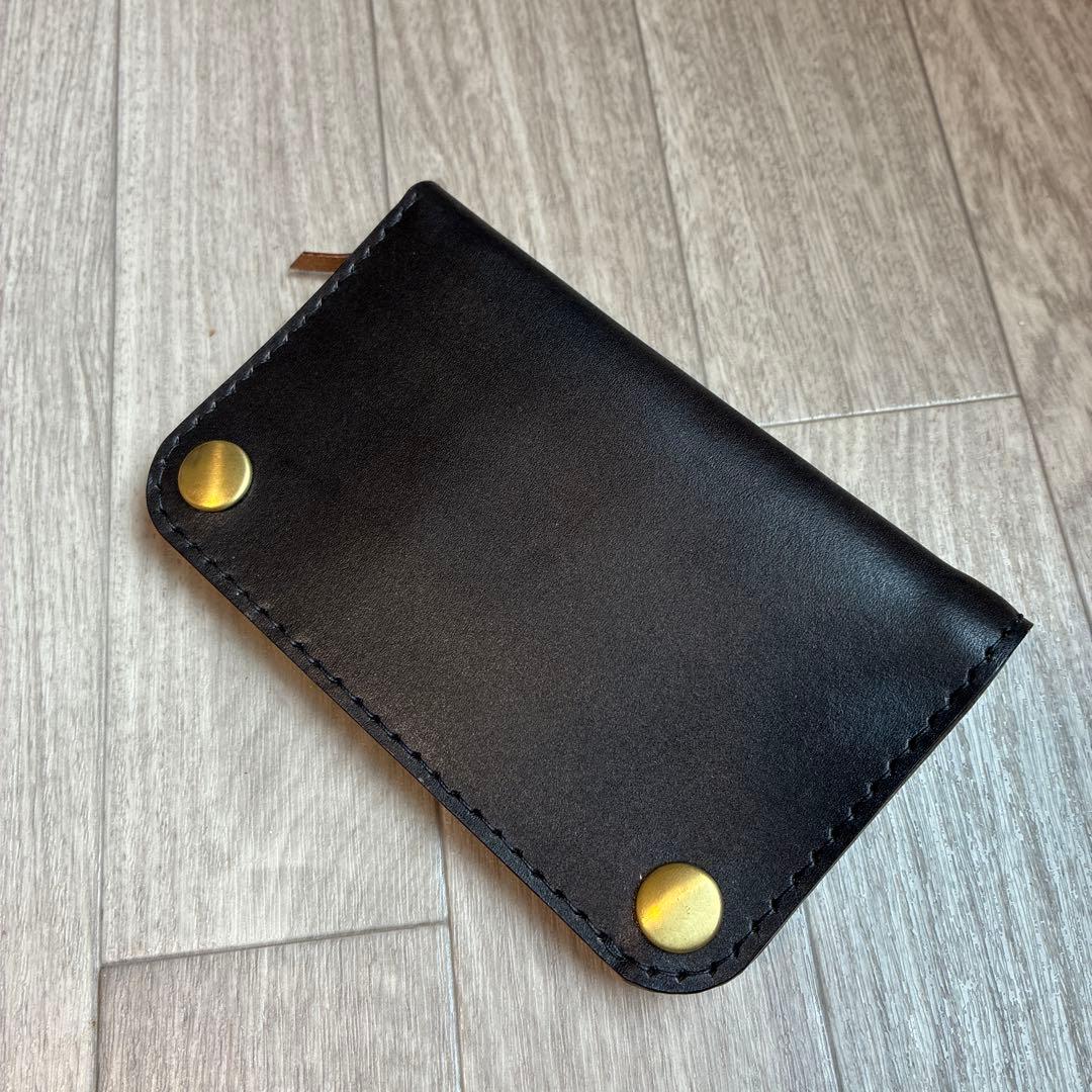 【茶芯ブラック】ミドルトラッカーウォレット　真鍮　黒ステッチ　お札を折らずに収納