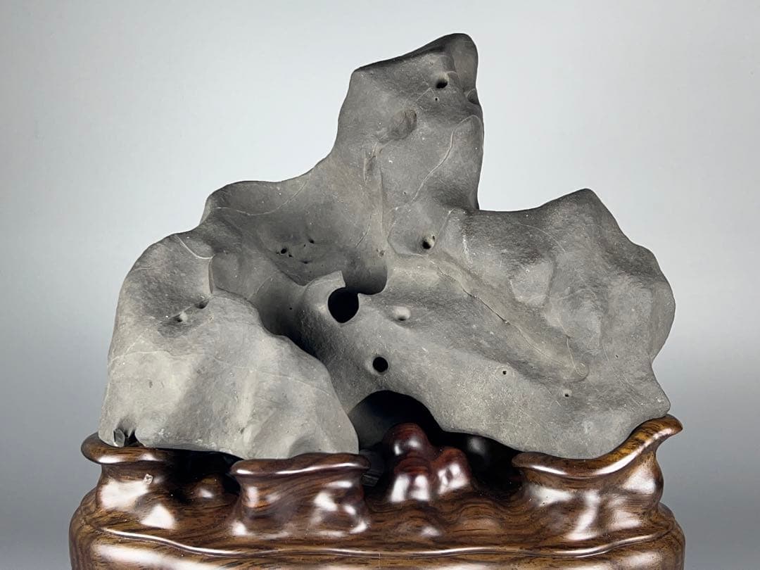 太湖石 自然石 鑑賞石 飾り石 中国美術 紫檀台座 香炉石 置物 高