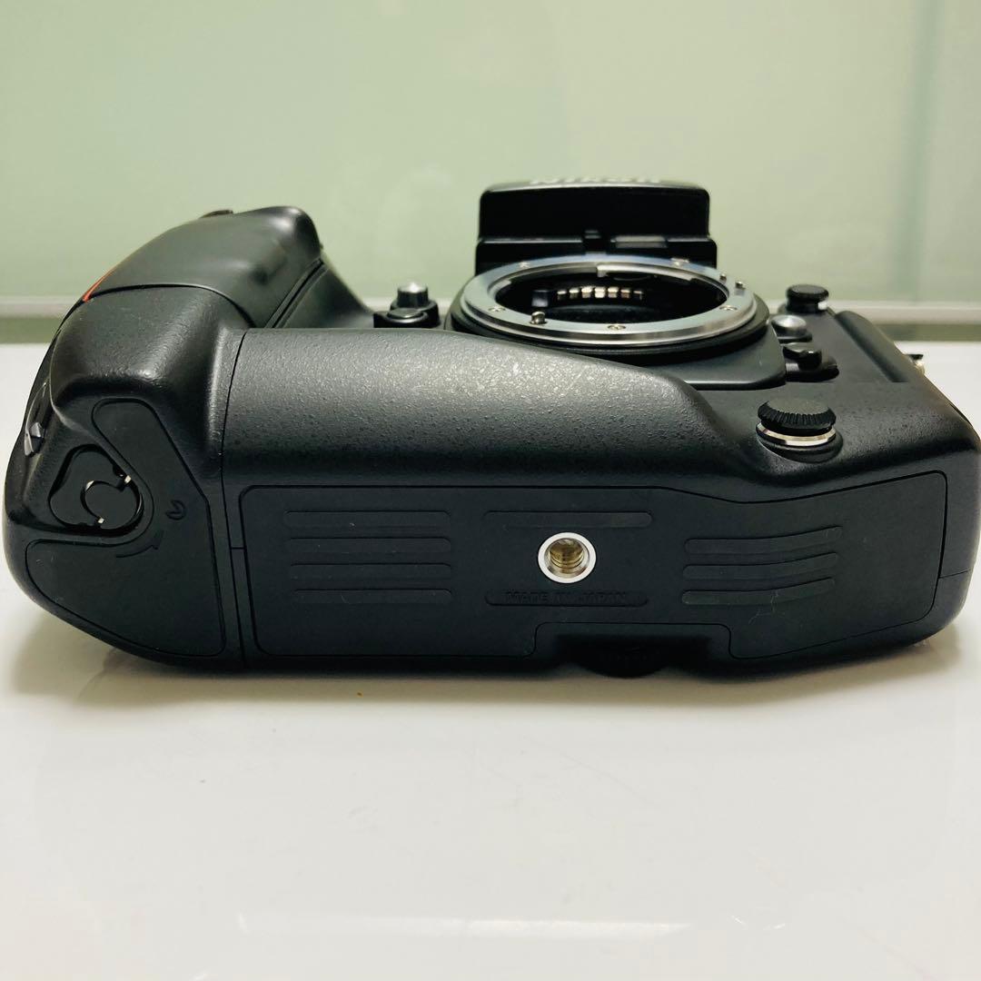 動作品]Nikon F 4S フィルムカメラ ボディ MB-21付属