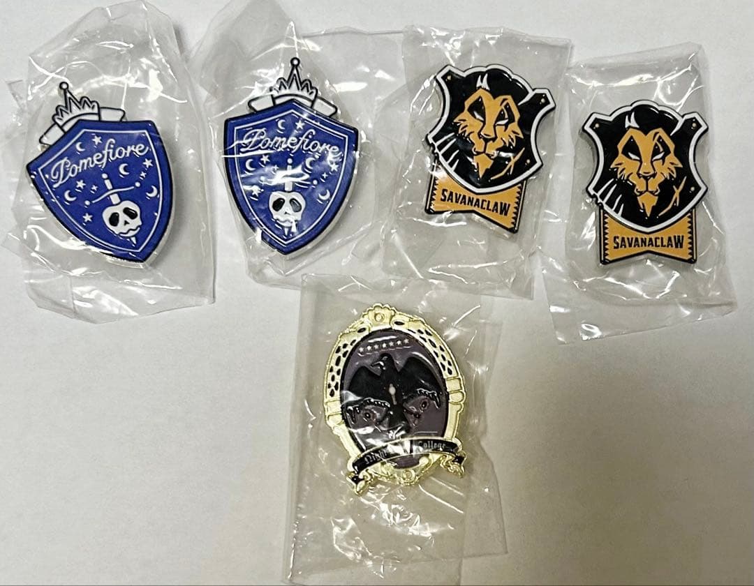 ツイステ 寮章ピンバッジ ナイトレイブンカレッジ ポムフィオーレ