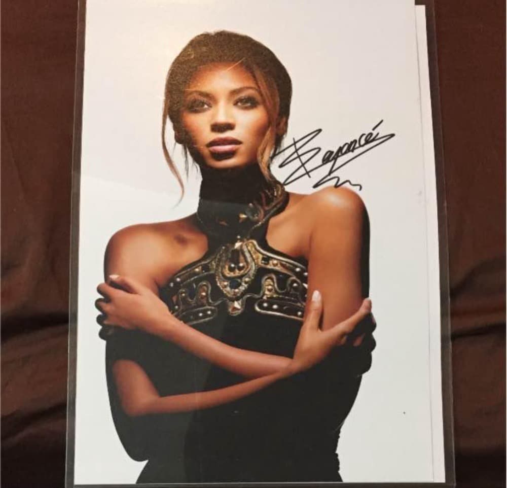 Beyoncé 直筆サイン！！！激レア 早い者勝ち 本物★鑑定書付き★ビヨンセ