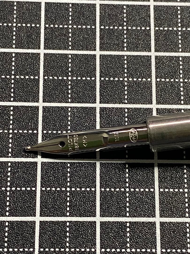 PILOT CAPLESS Kasuri 黒　万年筆　字幅M