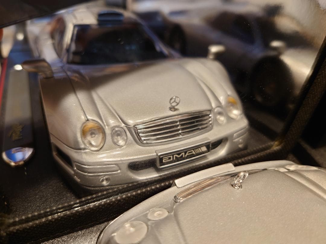 1/18 Maisto(マイスト) メルセデスCLK-GTRストリートバージョン