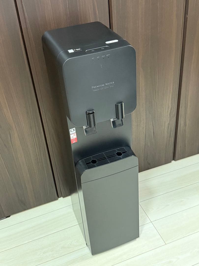 ウォーターサーバー本体 PREMIUM WATER famfit ブラック 中古 - メルカリ