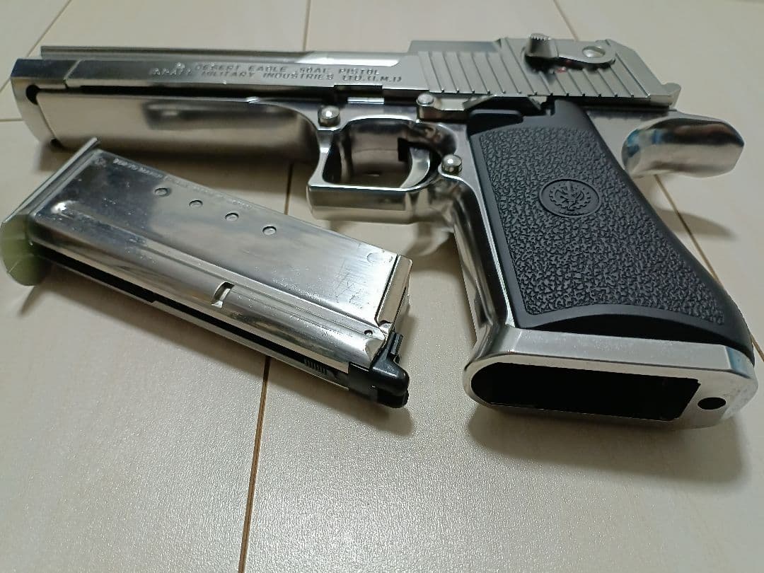 【中古品】東京マルイ ガスガン 「デザートイーグル.50AE」クロームステンレス