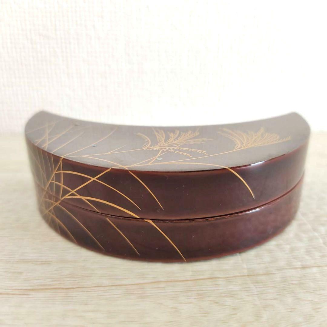 お値下げしました、銀ぼかし芒鈴虫蒔絵　三日月　香合　箕輪一星作