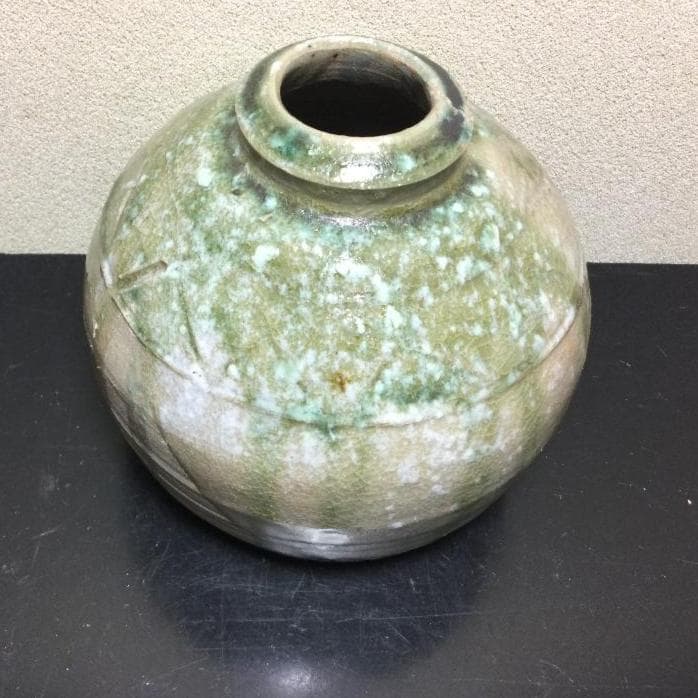 陶芸　手作り陶器　うずくまる花入れ