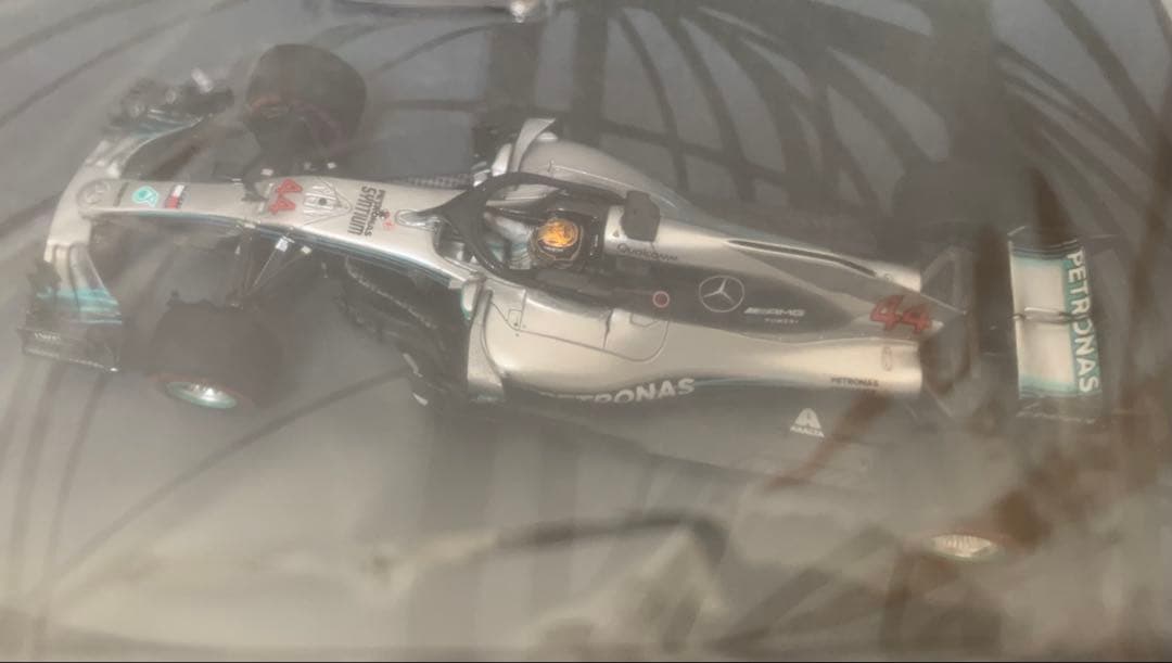 ドーナツターンマーク付き1/43 メルセデスAMG F1 W09 L.ハミルトン