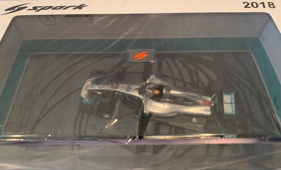 ドーナツターンマーク付き1/43 メルセデスAMG F1 W09 L.ハミルトン