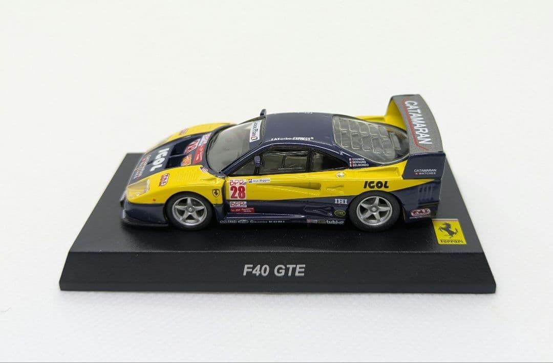 京商 1/64 CVS フェラーリレーシングF40 GTE NO28、27