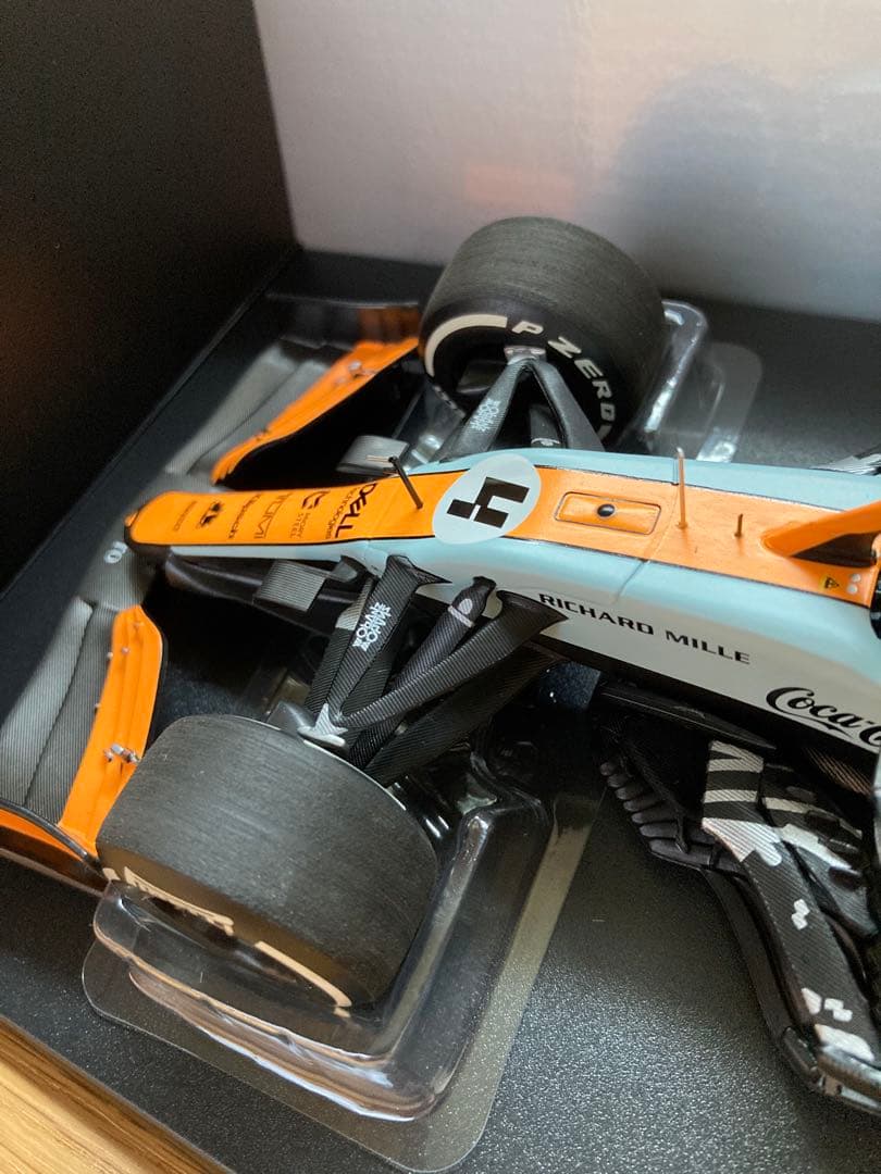 ミニチャンプス1/18 2021 ランドノリス F1 ガルフ　Gluf