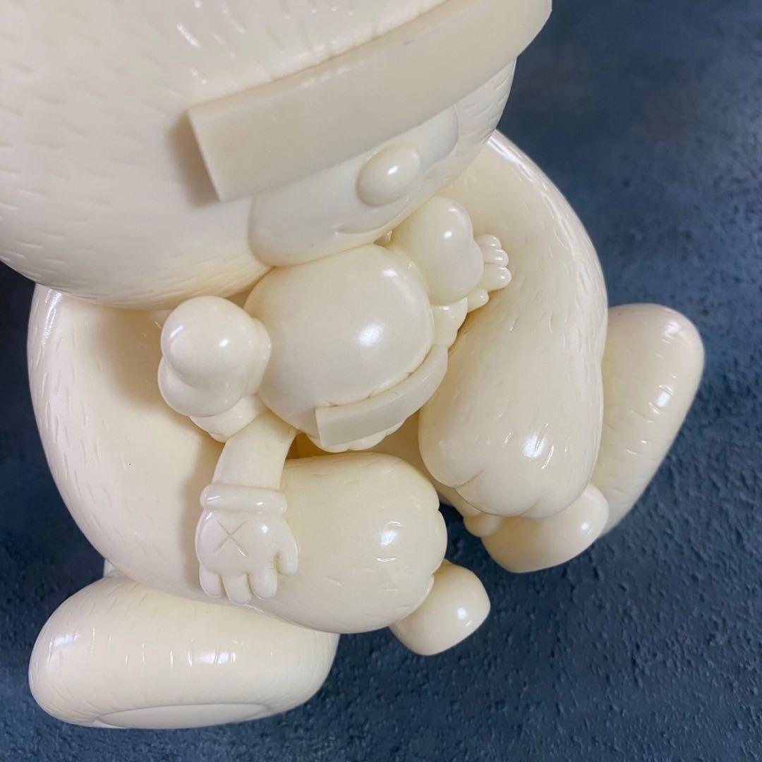 UNDERCOVER × KAWS ベアーコンパニオン フィギュア ホワイト
