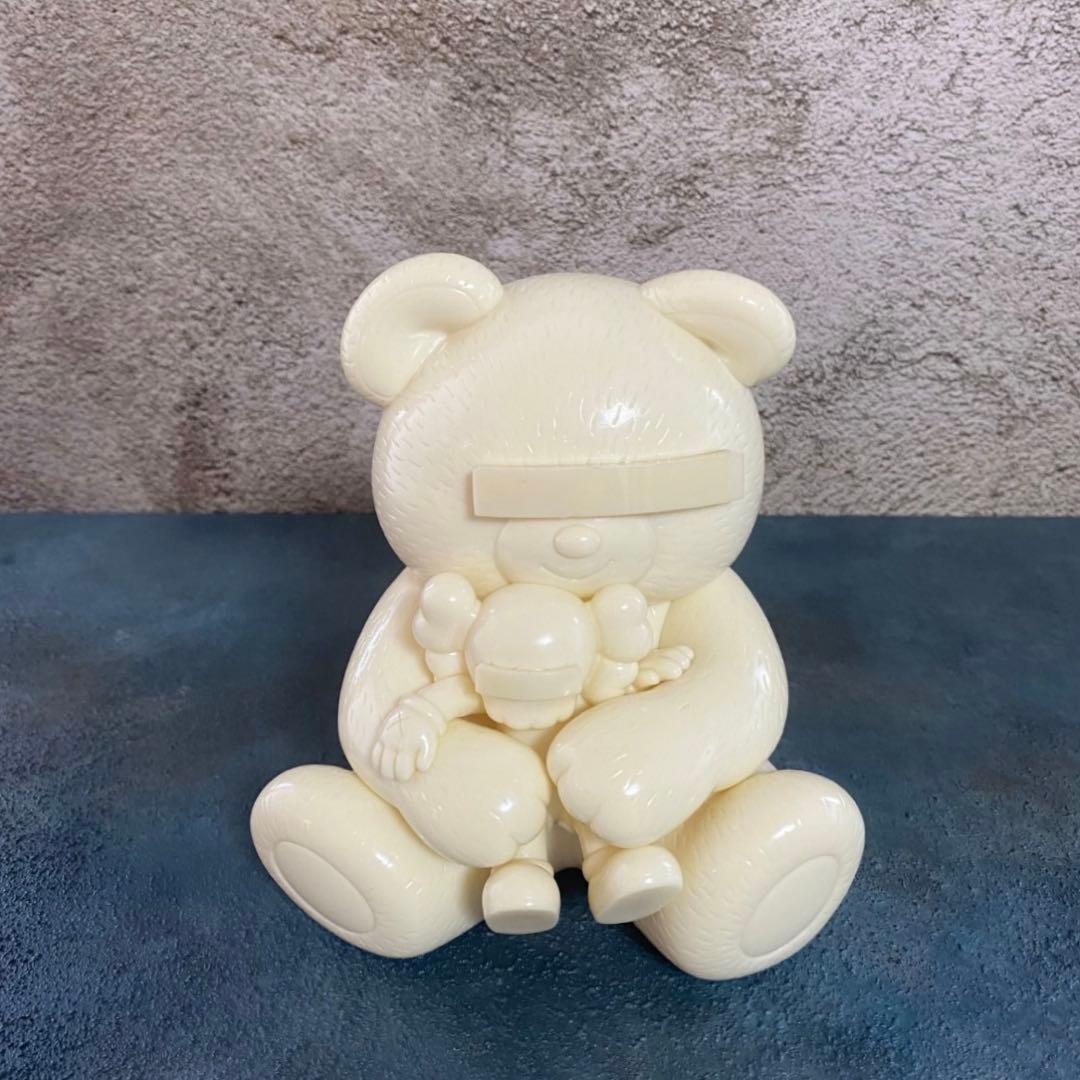 UNDERCOVER × KAWS ベアーコンパニオン フィギュア ホワイト