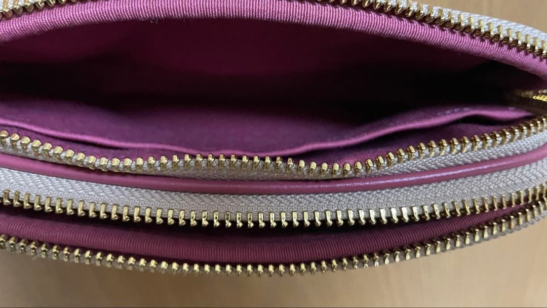 13日限定お値下げ【COACH スマホショルダーバッグ ベージュ/ピンク】