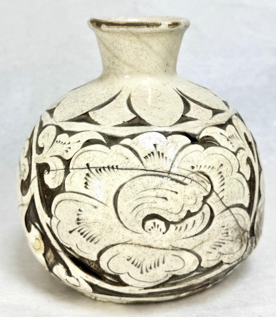 中国宋代作 磁州窯 白地 鉄絵 牡丹文 吐魯瓶 宋時代 磁州