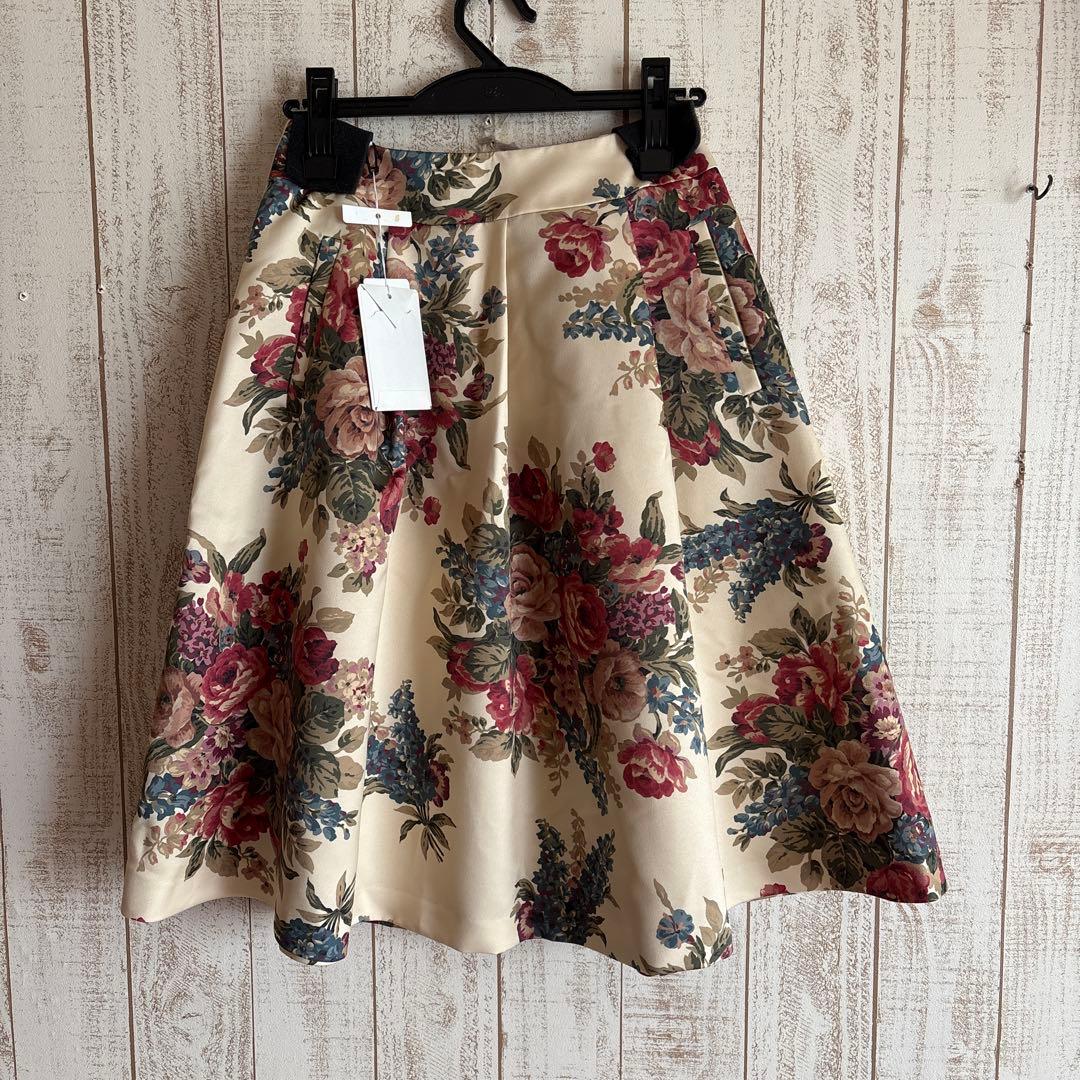 新品　エムズグレイシー サイズ40 花柄スカート