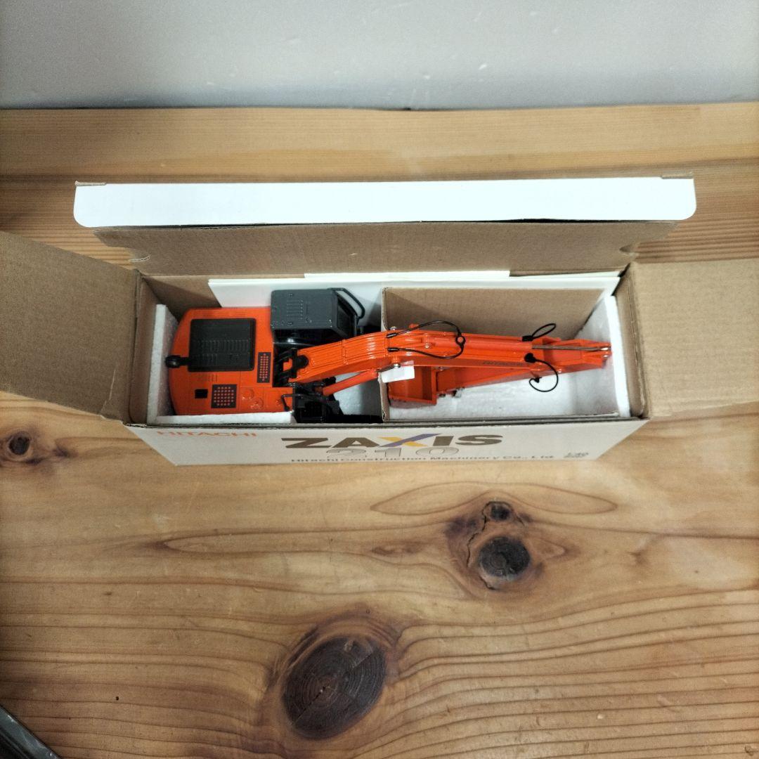 新品、未使用　HITACHI　ZAXIS 210 1/40 パワーショベル